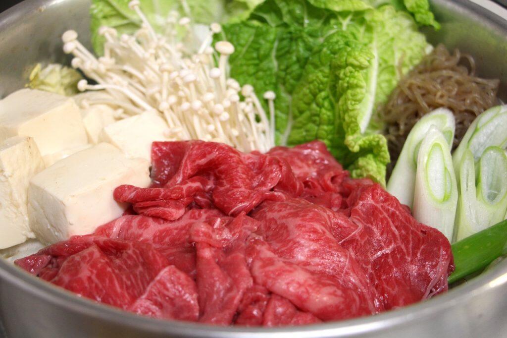 スライス肉を購入し、すき焼きでいただくことに!柔らかいお肉からジューシーな旨味が溢れ出し、お箸が止まりませんでした。