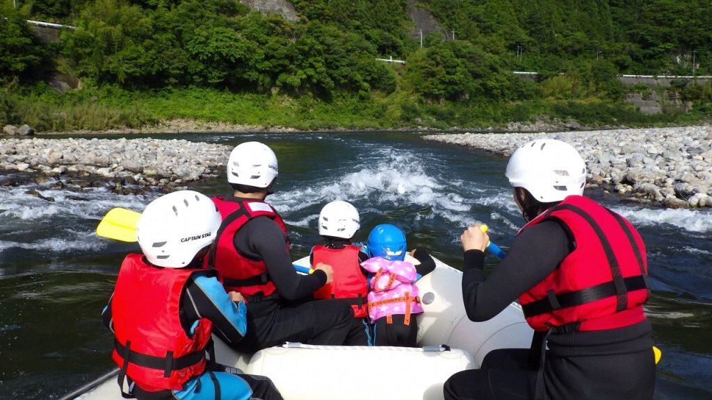 清流・仁淀川を存分に楽しんでもらいたいとの想いから、ラフティングもスタート!