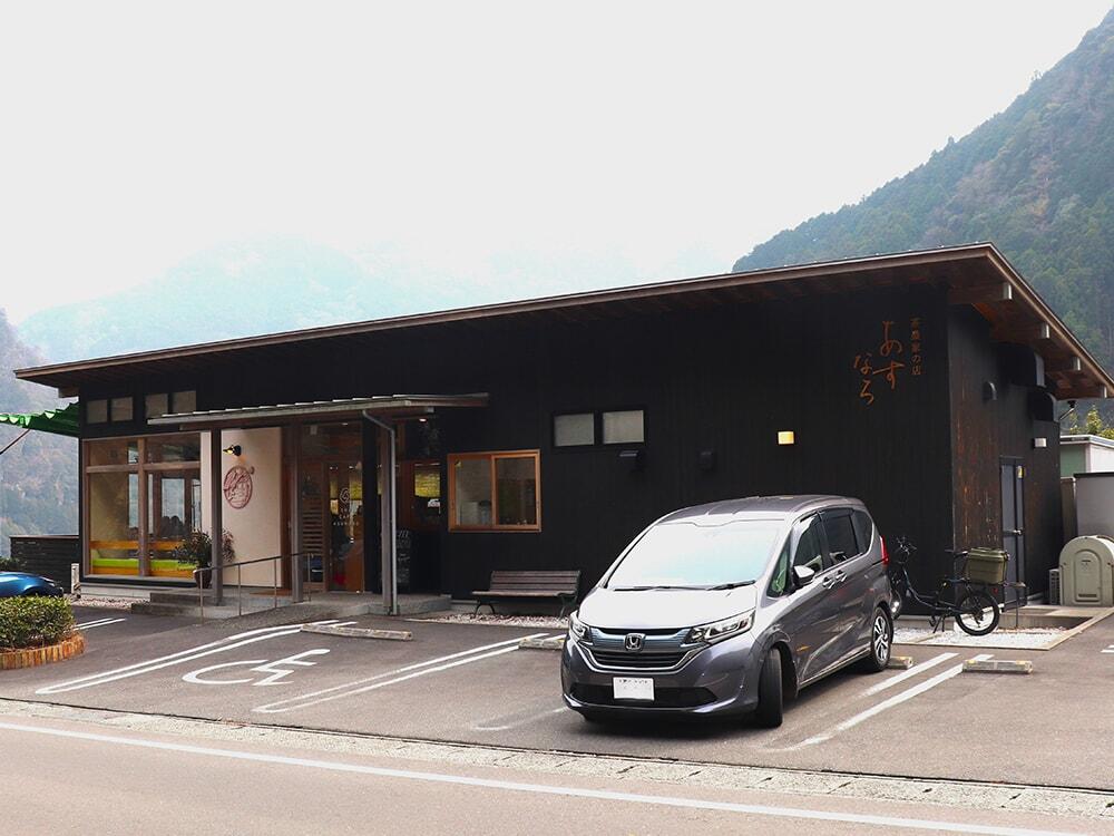 「茶農家の店あすなろ」の店舗外観