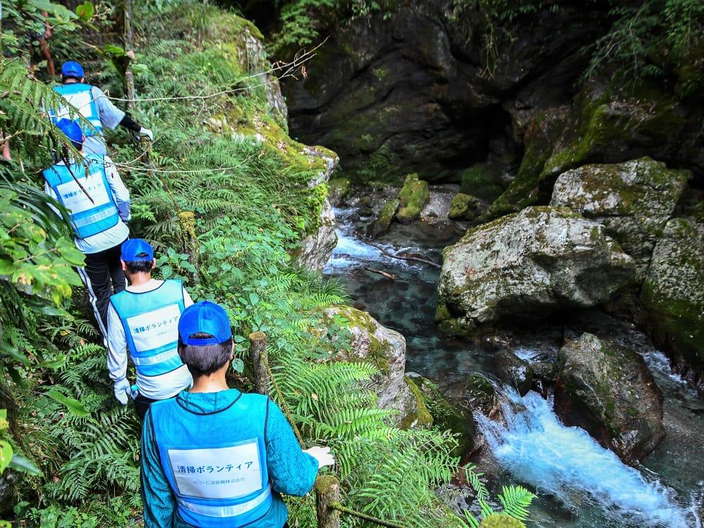仁淀川近辺清掃活動の様子_3/仁淀鉄鋼株式会社/仁淀川清掃ボランティア活動