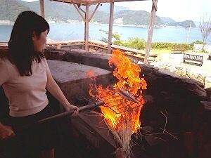 カツオの藁焼きたたきづくり体験