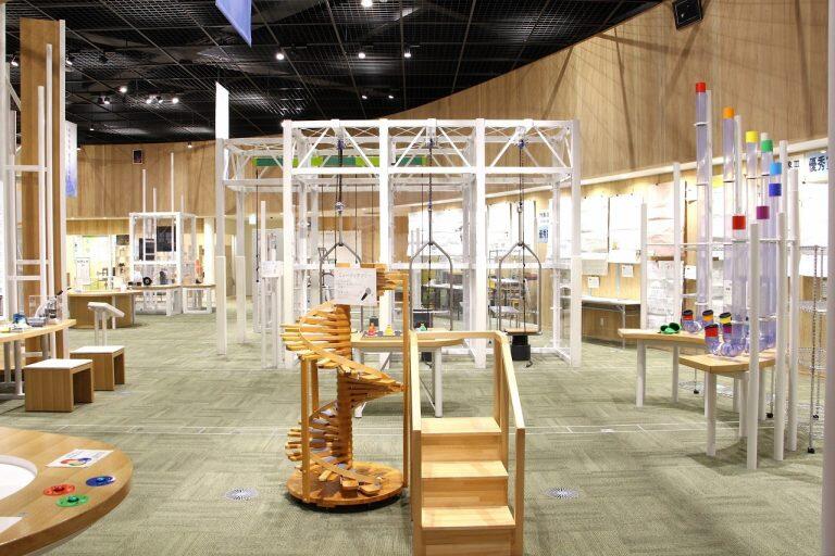 「オーテピア」の5階には、様々な科学に関する展示や体験イベントを通じて楽しく学べる「高知みらい科学館」