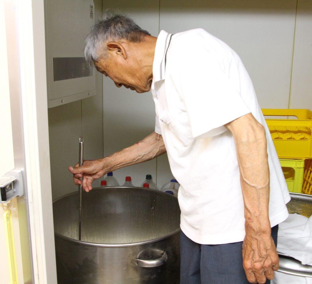 現在、「農家食堂ファミリー大杉」で、どぶろくを製造している杉本輝さん