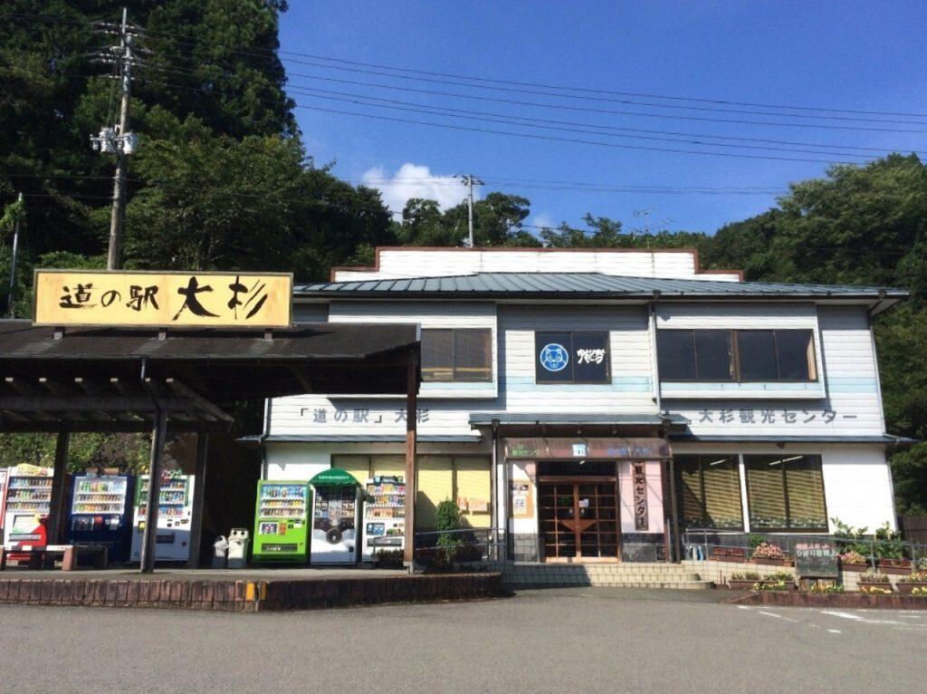 銀不老のロールケーキや大福は、「城西館」のティーラウンジで頂けるほか、HPからも購入できます。