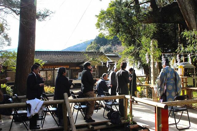 豆の収穫時期は11~12月。収穫後の1月には、食べる人の健康と長寿祈願を大豊町の「八坂神社」で行っているんです。