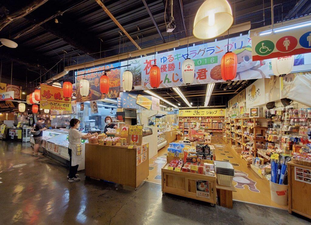 ひろめ市場にオープン当初から店舗を構える「珍味堂」