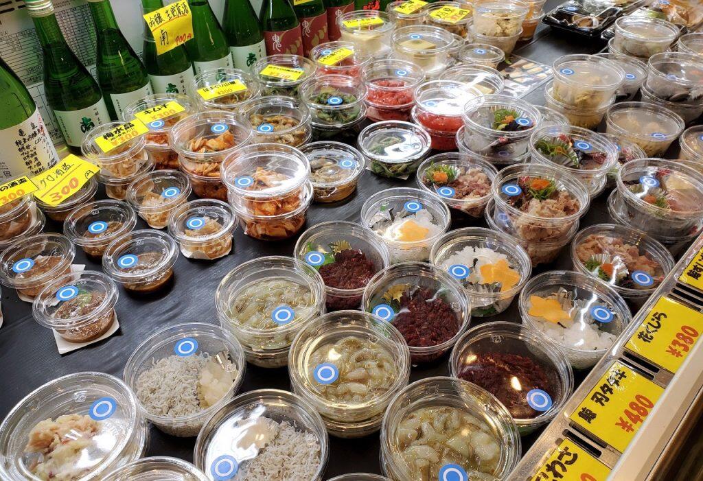 併設した飲食店では、土佐の名物料理や珍味なども味わえる