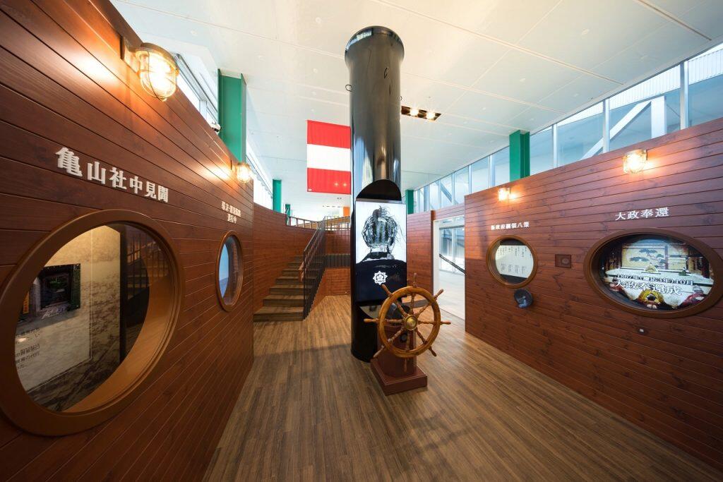 映像や音声を効果的に用いた体験型展示で龍馬の生涯や幕末の出来事をわかりやすく紹介