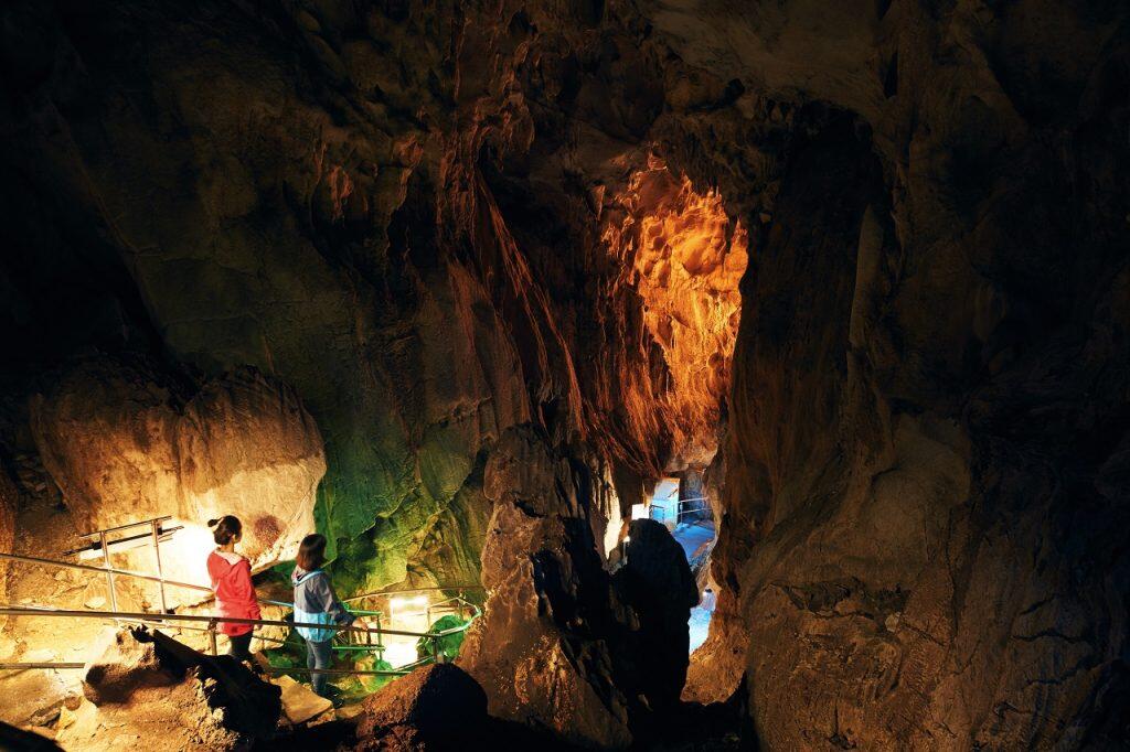 日本三大鍾乳洞のひとつで、国の天然記念物に指定されている「龍河洞」