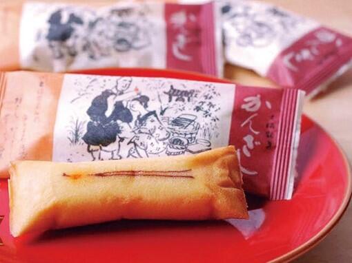 『土佐銘菓 かんざし』は、高知を代表する菓子店『浜幸』が、高知の観光名所・はりまや橋に伝わる恋物語を甘ずっぱい柚子の風味で表現した焼き菓子
