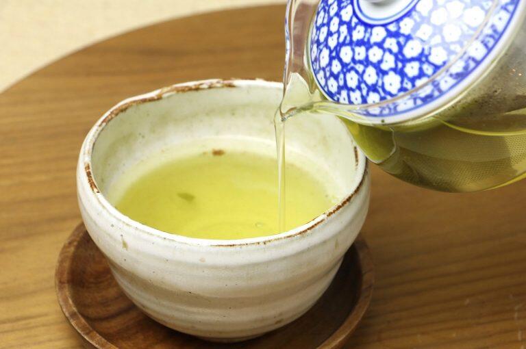 日本茶のプロが作る「岡林製茶」のお茶は、電話注文のほか、佐川町の中心部にある「さかわ観光協会」などでも購入できます