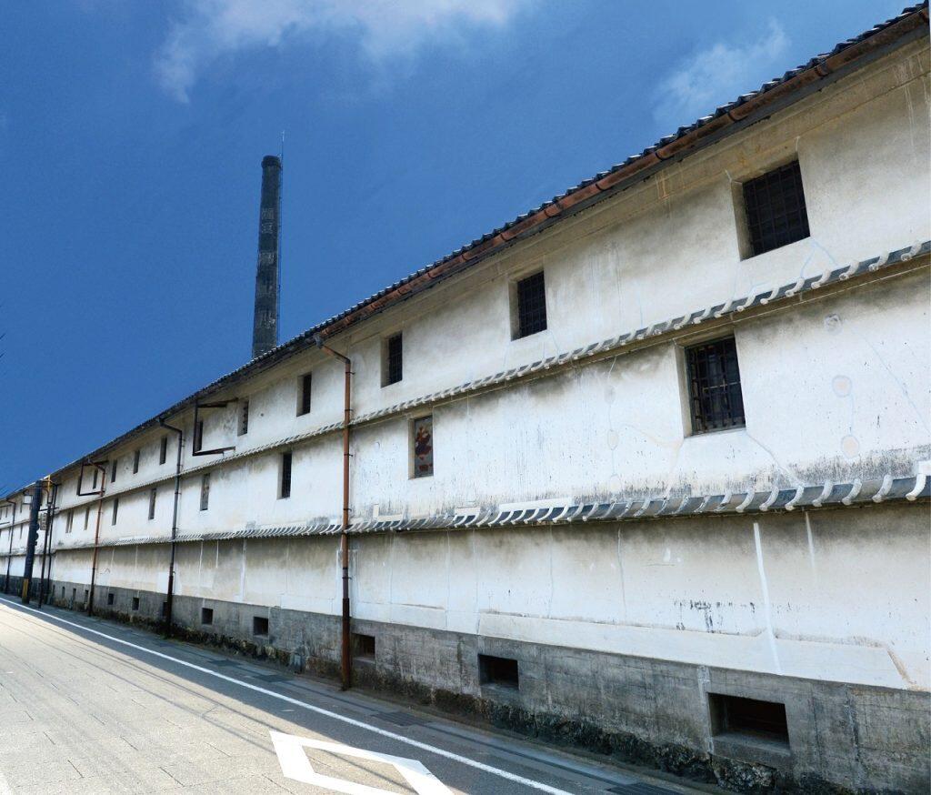 江戸時代中期に建てられた酒造商家を改修した古民家カフェ「旧浜口家住宅」