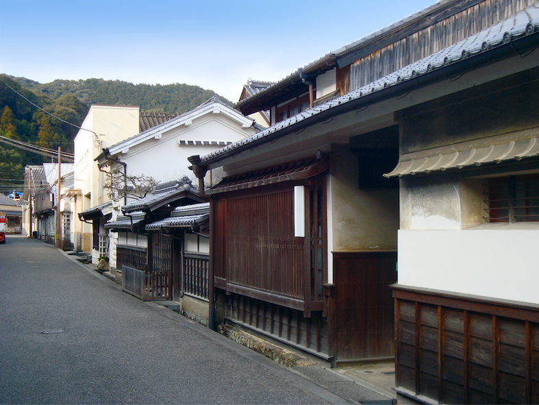 国の重要文化財にも指定されている「竹村家住宅」や、慶長8年(1603)創業の「司牡丹酒造」