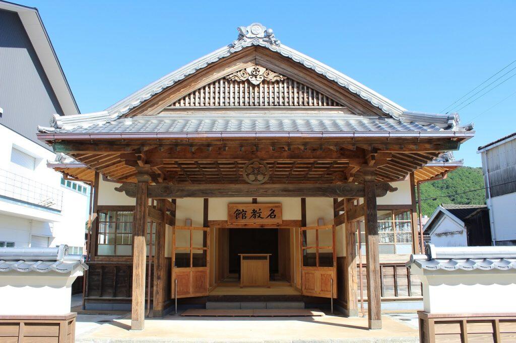 深尾氏が家塾として創設し、多くの維新志士や偉人を輩出した「名教館」