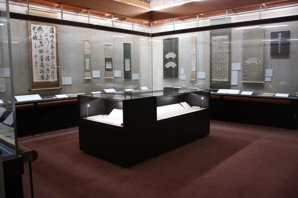 幕末維新の志士たちの貴重な書や史料を展示する博物館「青山文庫」