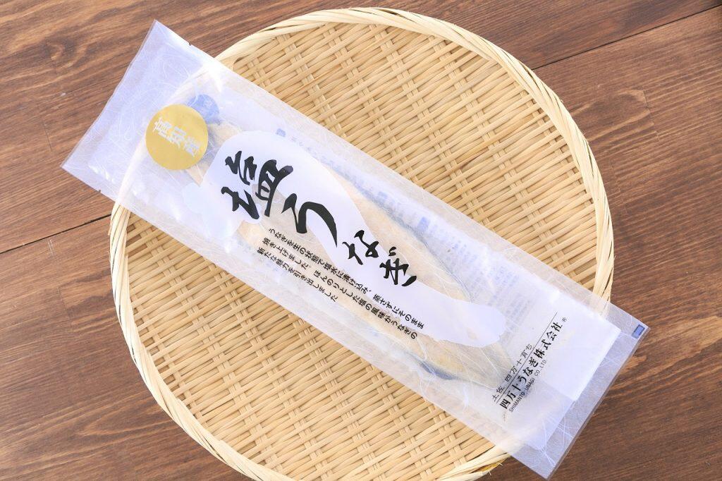 にがり入りの塩水に生うなぎの開きを漬け込み、丹念に焼き上げた新感覚の新商品、「塩うなぎ」