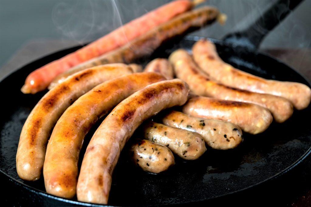 肉汁溢れるソーセージやハム