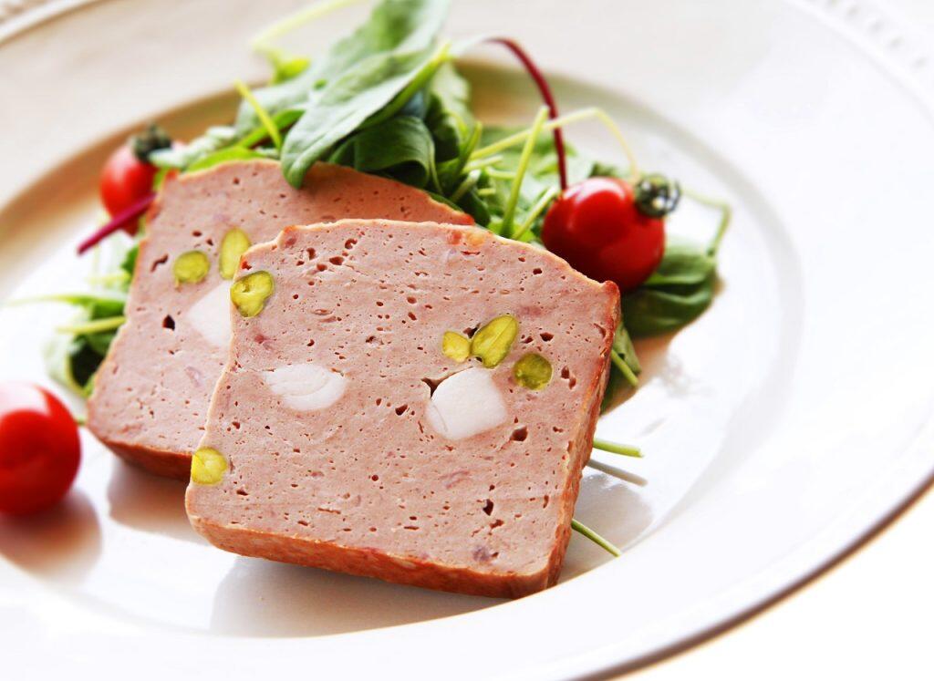 四万十鶏と豚肉を合わせた本格パテ