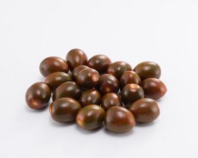 濃厚な味わいが特徴の「リッチリコピン」は、その名の通り、リコピンが通常の大玉トマトに比べて約3倍も多く含まれている茶色のミニトマト