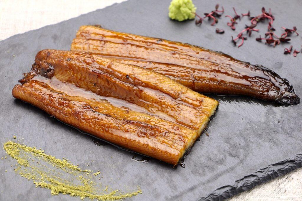 口に運ぶと、うなぎの身と脂の旨味が一体となり至福の時間が訪れること間違いなし