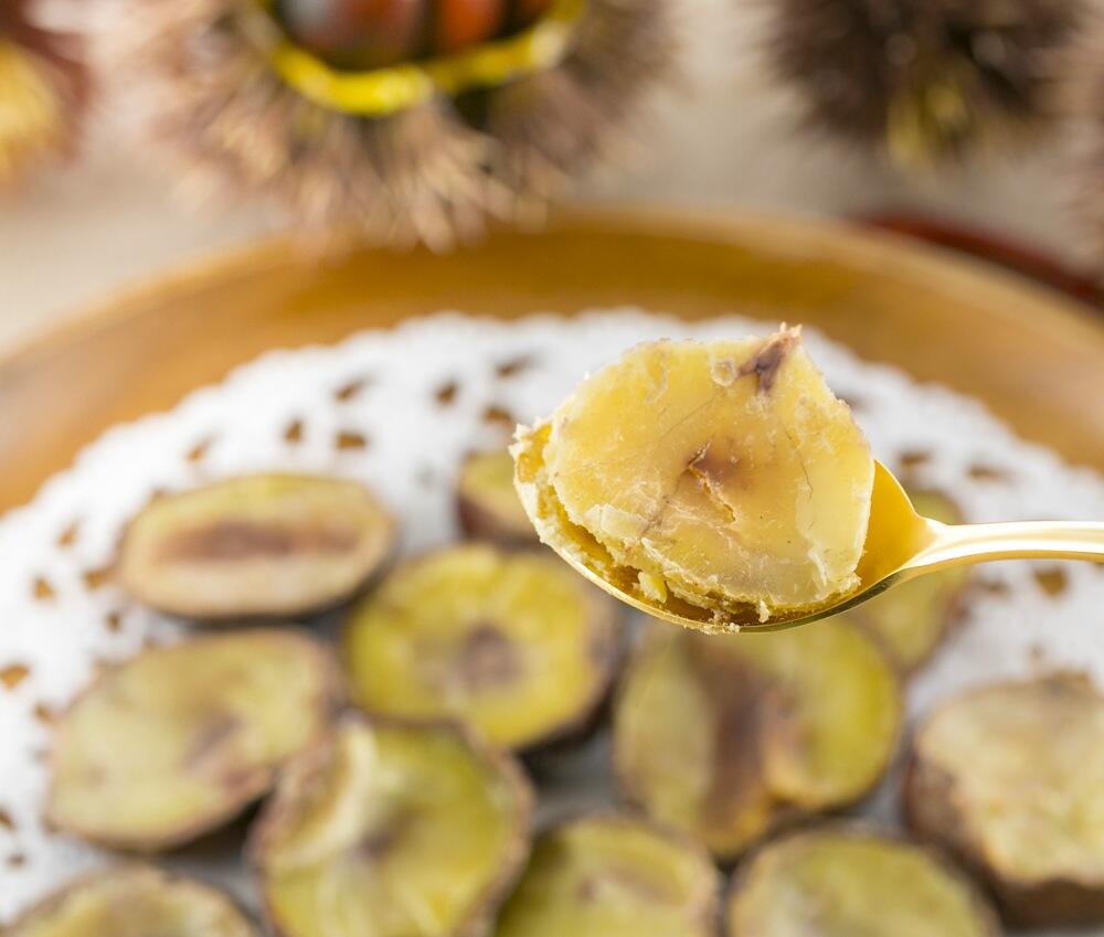 自分で栗を割ったり切ったりする手間もなく、すぐにスプーンですくって食べられるのが嬉しい