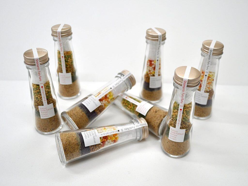 「我家のだし」を作り出したのは、「しまんと百笑(どめき)かんぱに」です。