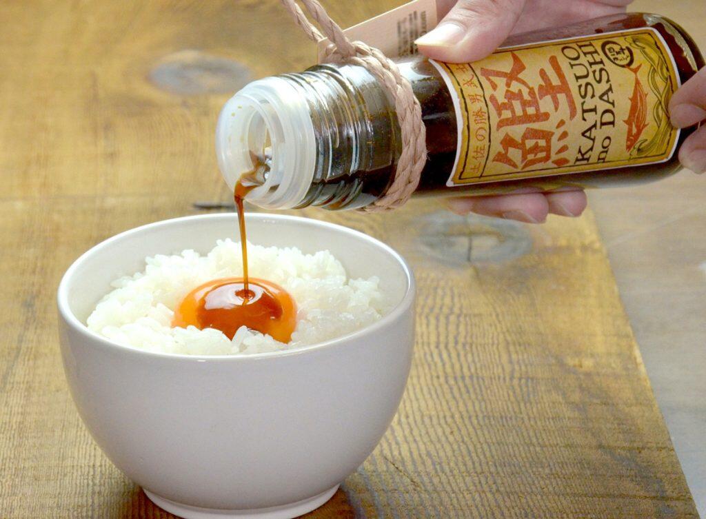 風味豊かな出汁醤油が簡単に作れる「我家のだし」は、「しまんと百笑かんぱに」のHPや電話注文で購入できます。