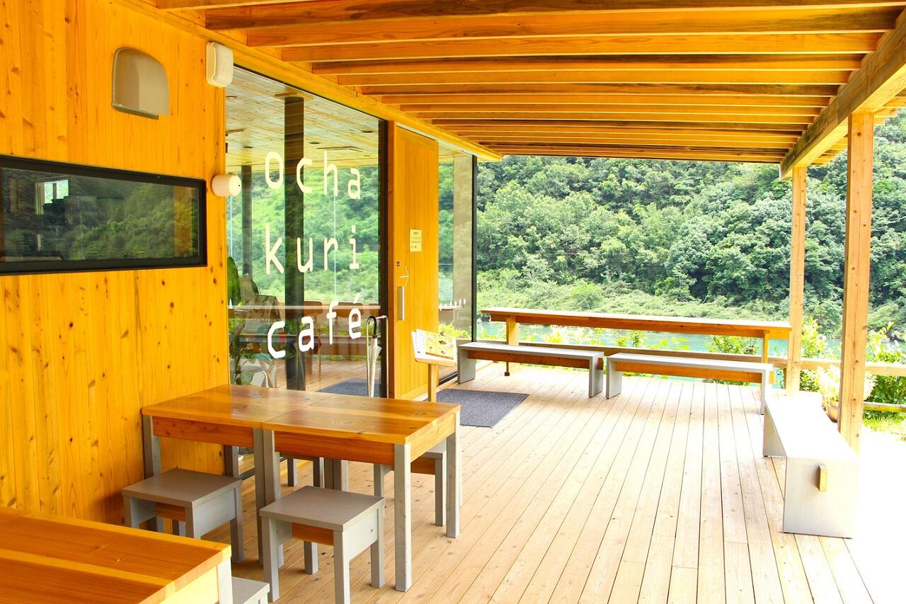 敷地内には、2014年にオープンした「おちゃくりcafe」