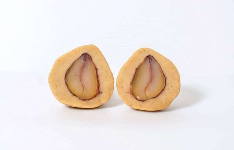 国産栗のペーストで渋皮煮を一粒まるごと包み込んだ「栗つつみ」