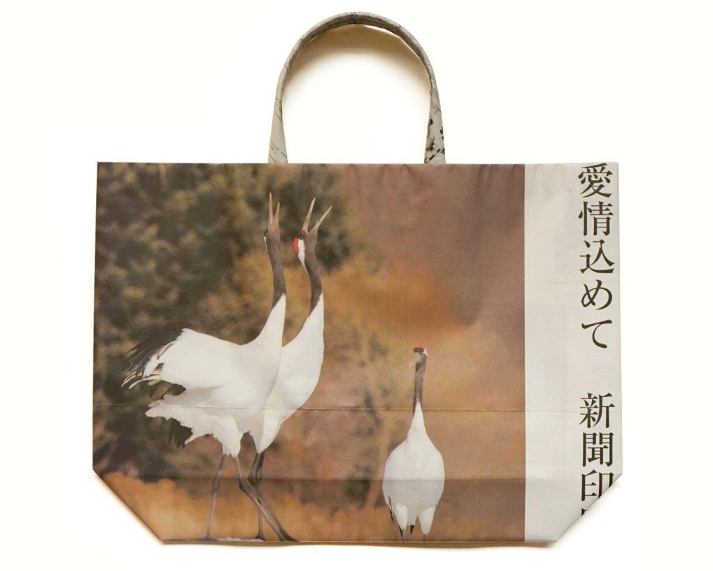 新聞を素敵なバッグに変身させるエコな取り組み