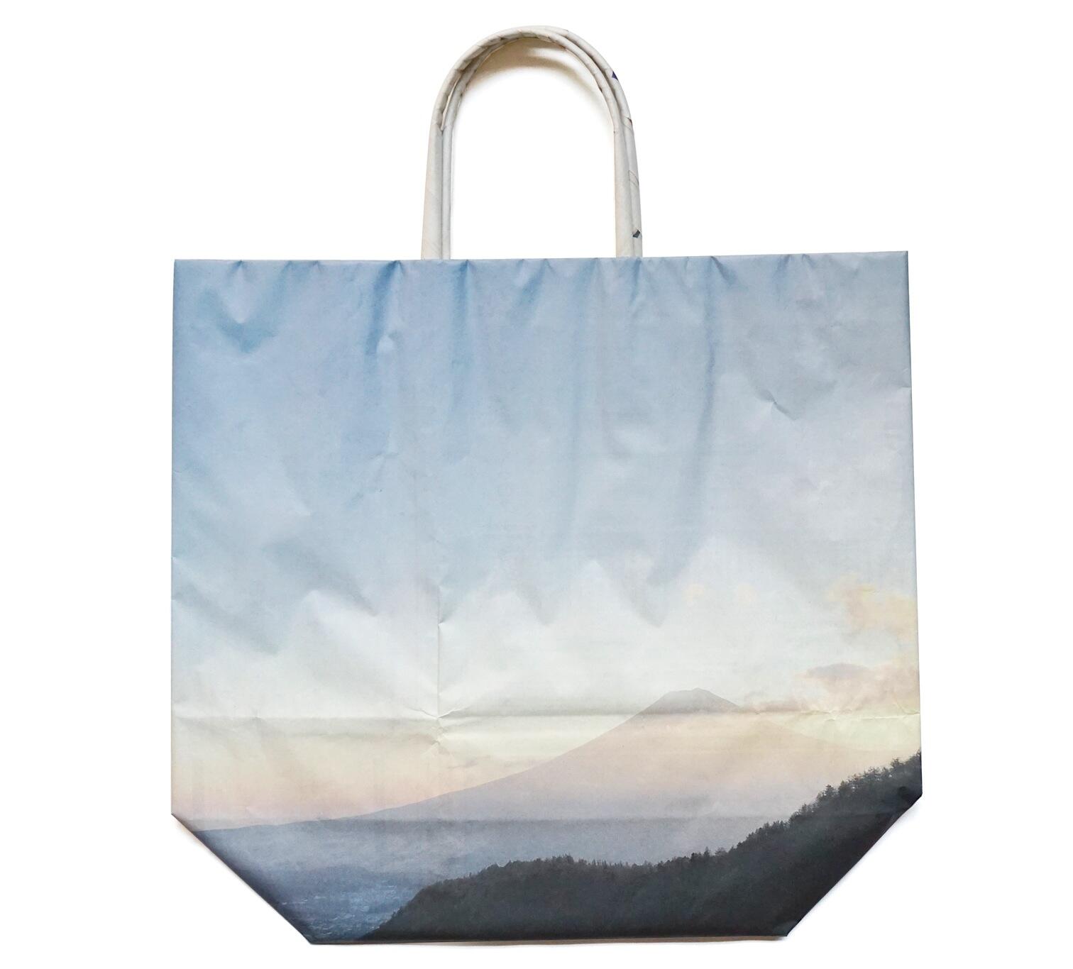 現在、「道の駅四万十とおわ」のレジ袋として取っ手のない新聞袋を使用したり、海外展示会への出品や東日本大震災復興支援のための取り組みも行っています。