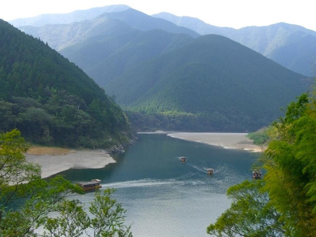 観光遊覧船で清流・四万十川と地元グルメを満喫!