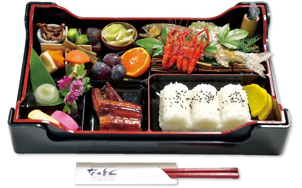 鮎・うなぎ・川海老など川の幸や、地元の食材を使った四万十ならではの絶品料理