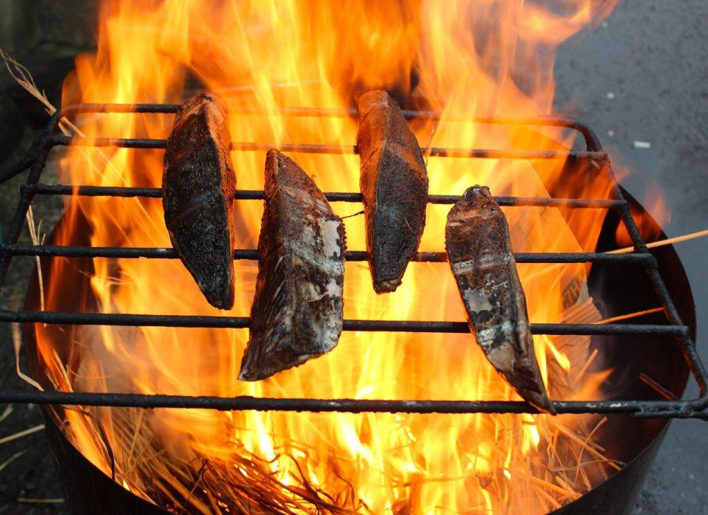 絶品!太平洋獲れの藁焼き鰹のタタキと四万十川の天然あゆ