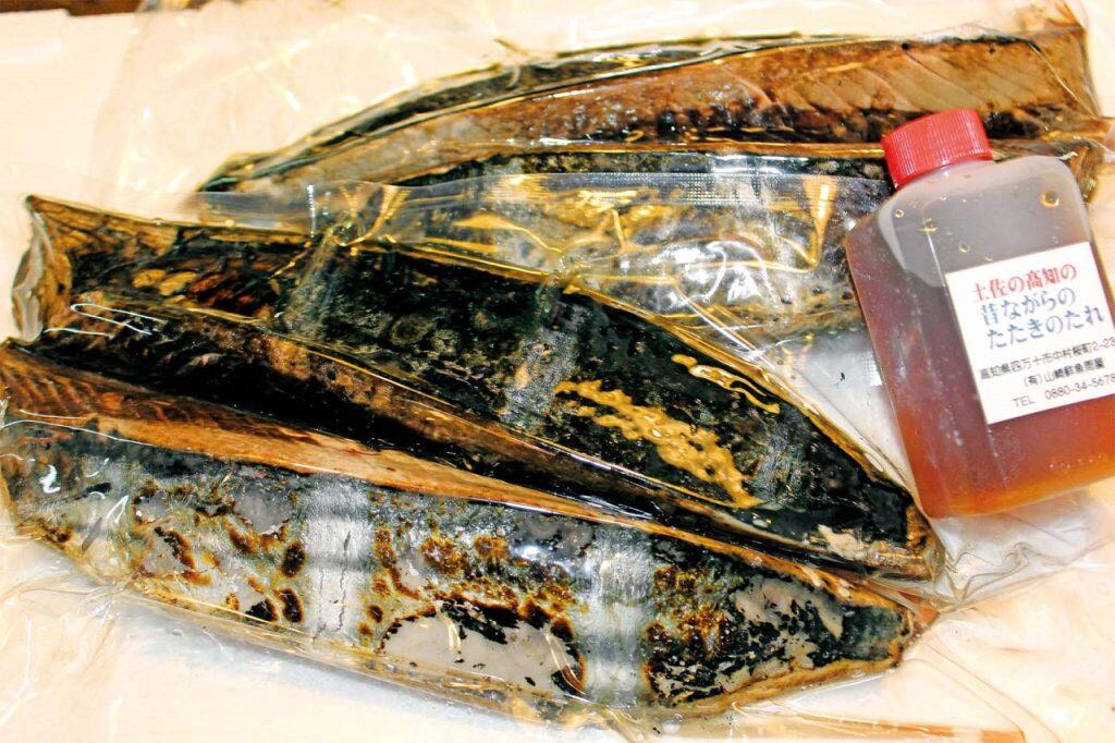 鮮度と品質にこだわり抜いた、土佐の名物・鰹のタタキや四万十川獲れの天然鮎は、「山崎鮮魚問屋」の店頭やHPで購入できます。