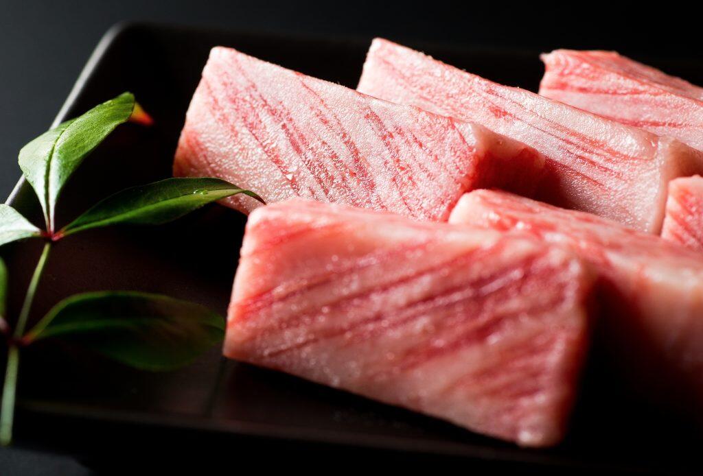 「四万十牛本舗」では、ステーキ・ロース・カルビ・ホルモンなど様々な部位を販売