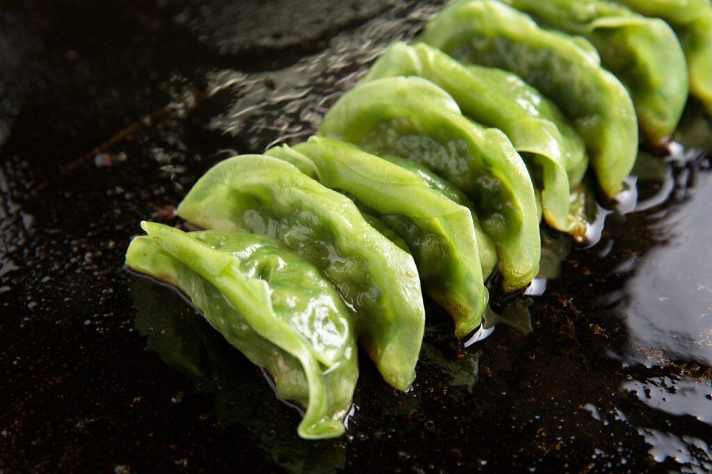 四万十川流域で育てられている四万十ポークを使った「四万十ひすい餃子」。