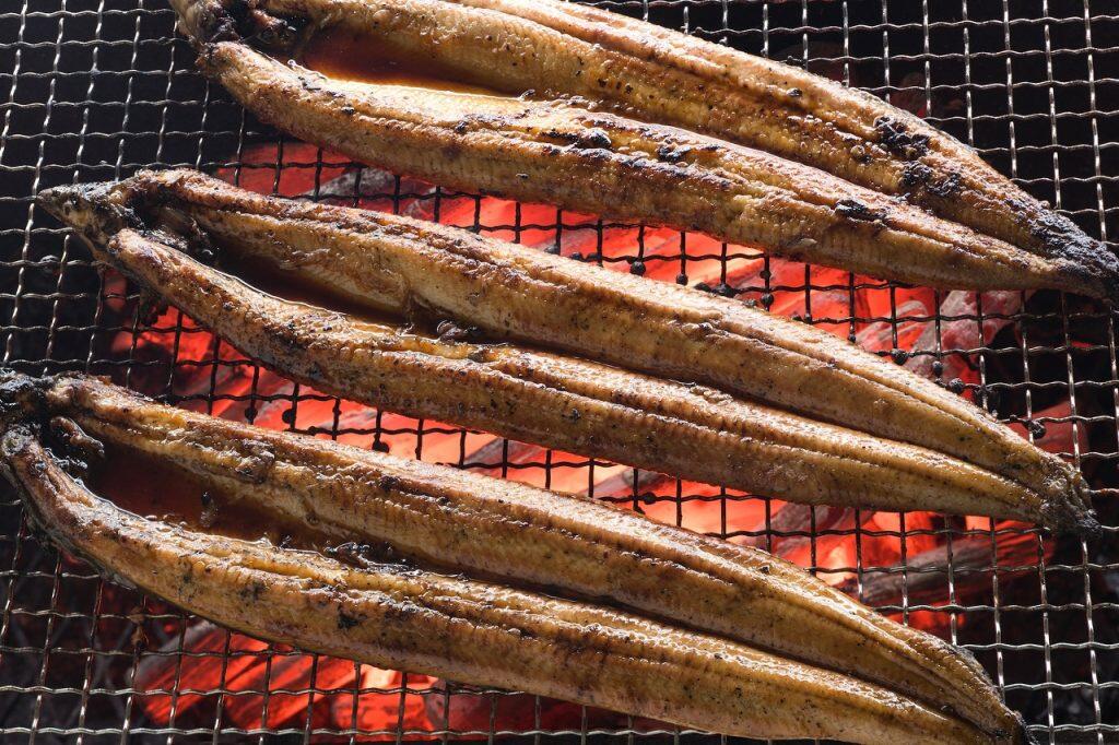 天然ものだけを使用してきた「四万十屋」が、「この養殖うなぎなら、天然ものに勝るとも劣らない美味しさを提供できる」と商品化した「炭火焼きうなぎ蒲焼」もオススメ!