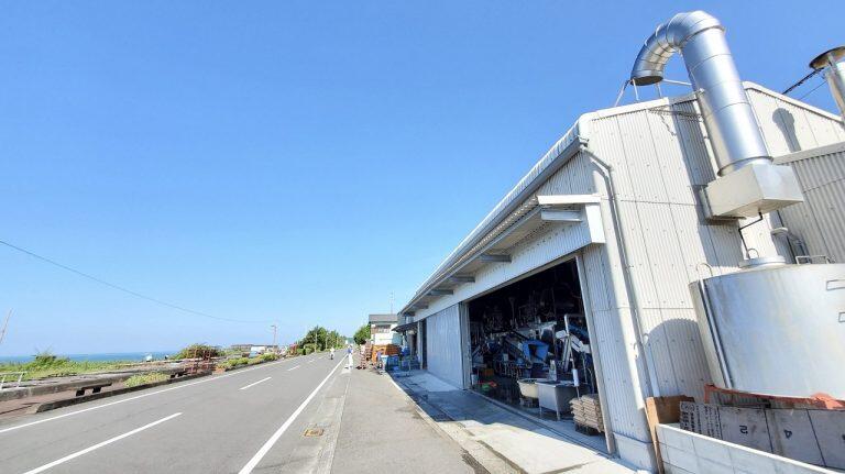 安芸漁港のすぐそばで100年以上にわたり、天日干しの製法を受け継いでいる老舗「田渕水産」