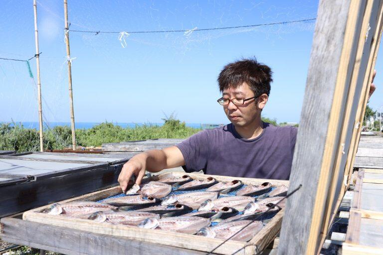 虫除けしつつも干物づくりに欠かせない風を取り込める天日干し用の箱