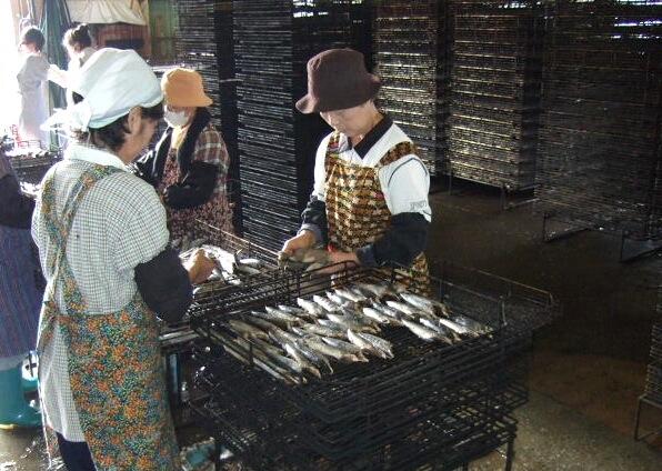 一つひとつ丁寧に人の手で行っています