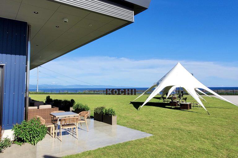 雄大な太平洋と高知新港を望む高台にある「SOUTH HORIZON BREWING」