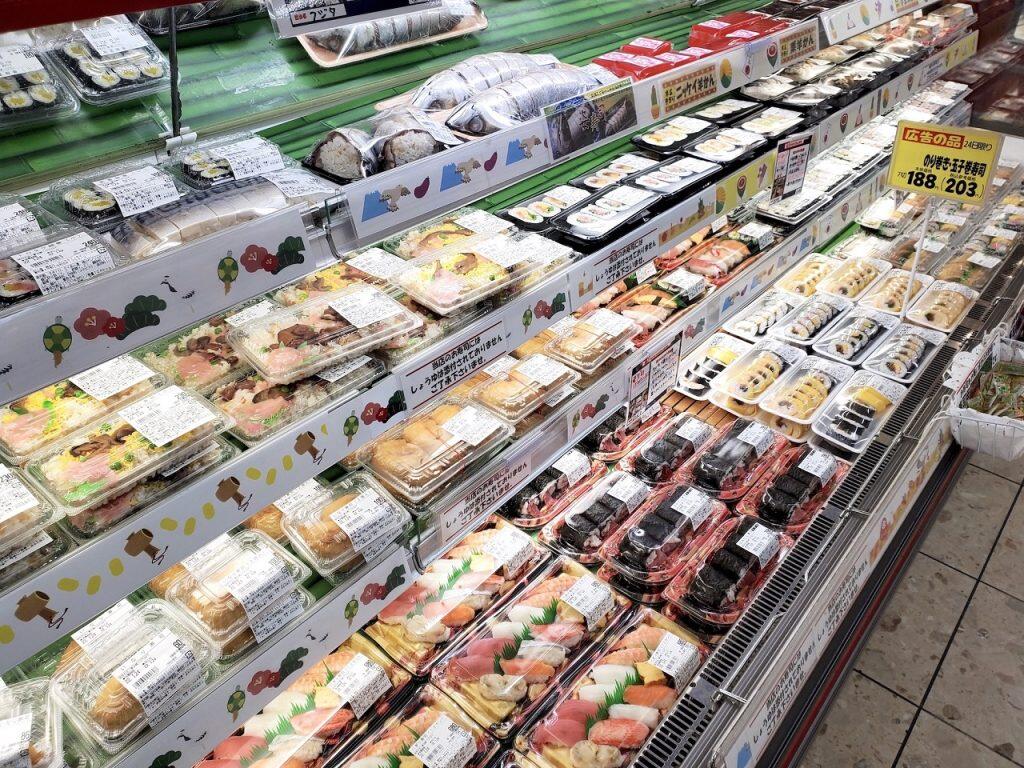 地元の食材を使った手作りのお寿司やお弁当