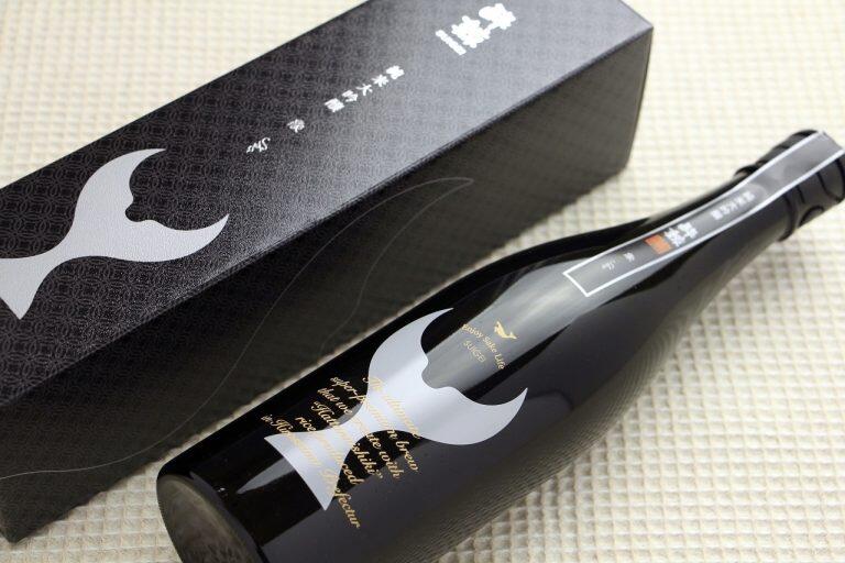 広島県産の酒造好適米「八反錦」を40%まで磨き上げ低温でじっくり醸した「純米大吟醸 象(Sho)」