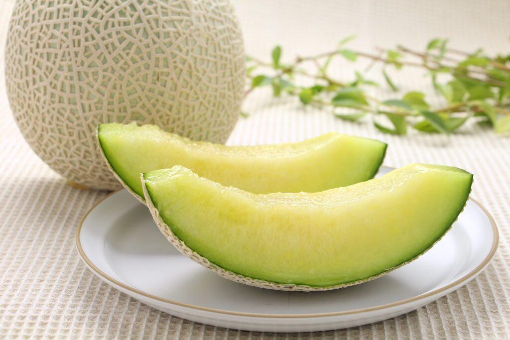 カットした瞬間、甘~い香りが広がり、果汁たっぷりの果肉が目に飛び込んできます。