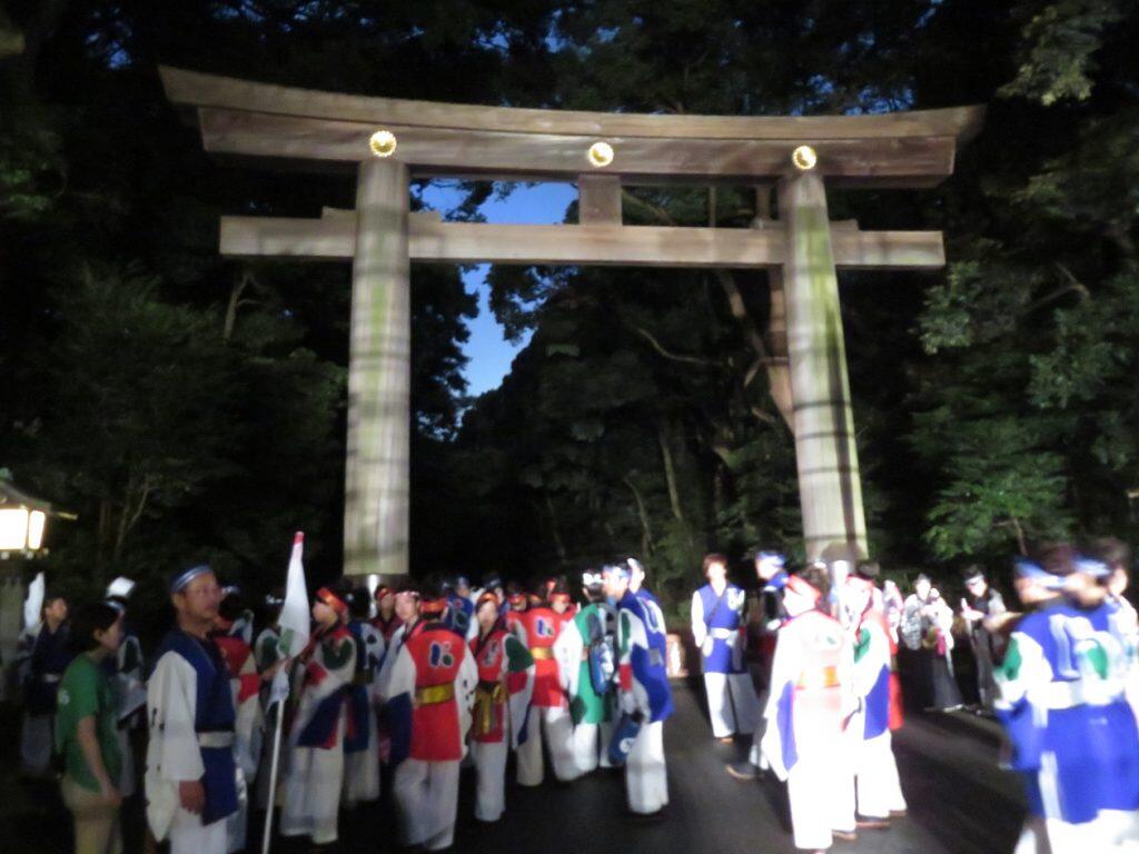 踊り子の熱いテンションと気合い、熱気が噴き上げよった!!