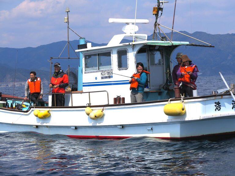 釣りのポイントは須崎港から船で10分程度の近場に点在しています