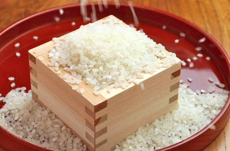 ヒノヒカリに、香米(品種:ヒエリ)を15パーセント、幻の香る米(品種:十和錦)を40パーセントブレンドした、香り・甘み・粘りのバランスが優れた逸品