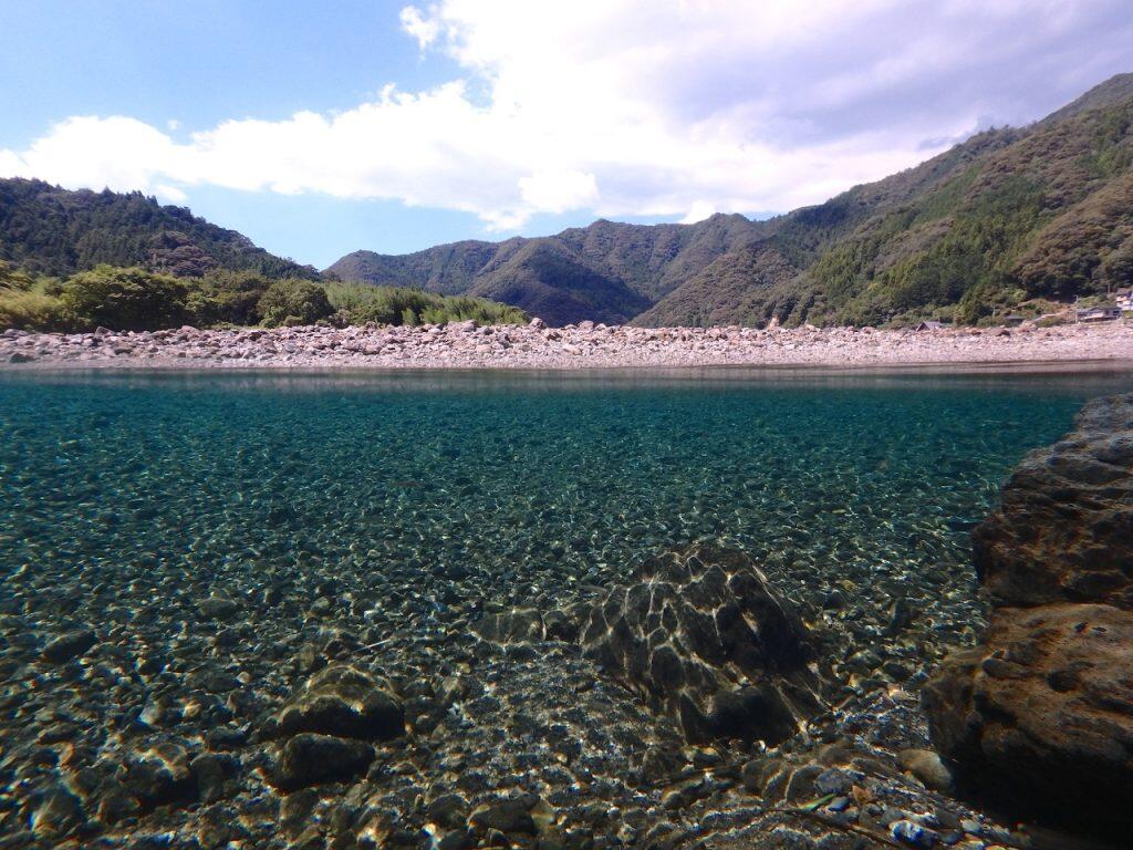 「高知酒造」があるのは、仁淀川が悠々と流れる、いの町勝賀瀬地区