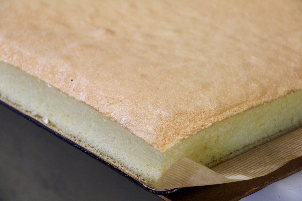 焼き上がった生地は分厚くてふんわり!